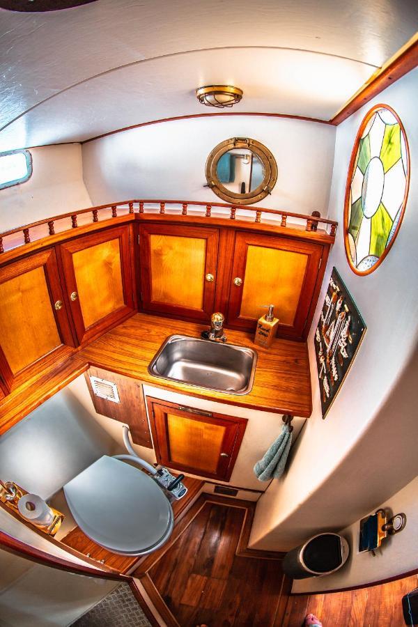 Отель Zeilschip Lucia Флиссинген Экстерьер фото