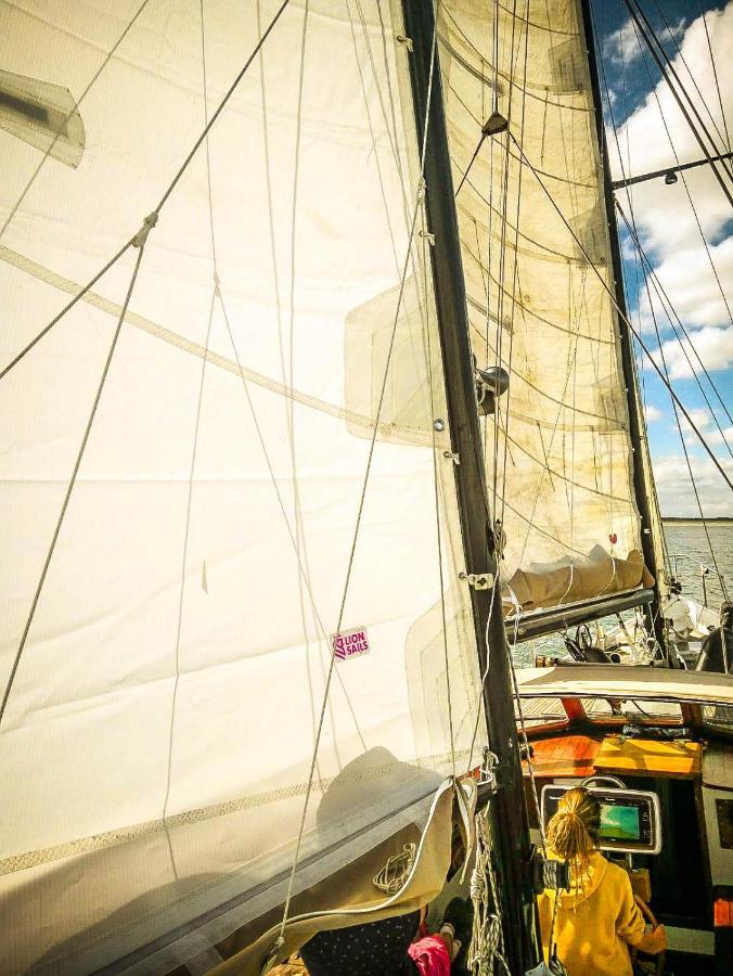 Отель Zeilschip Lucia Флиссинген Экстерьер фото