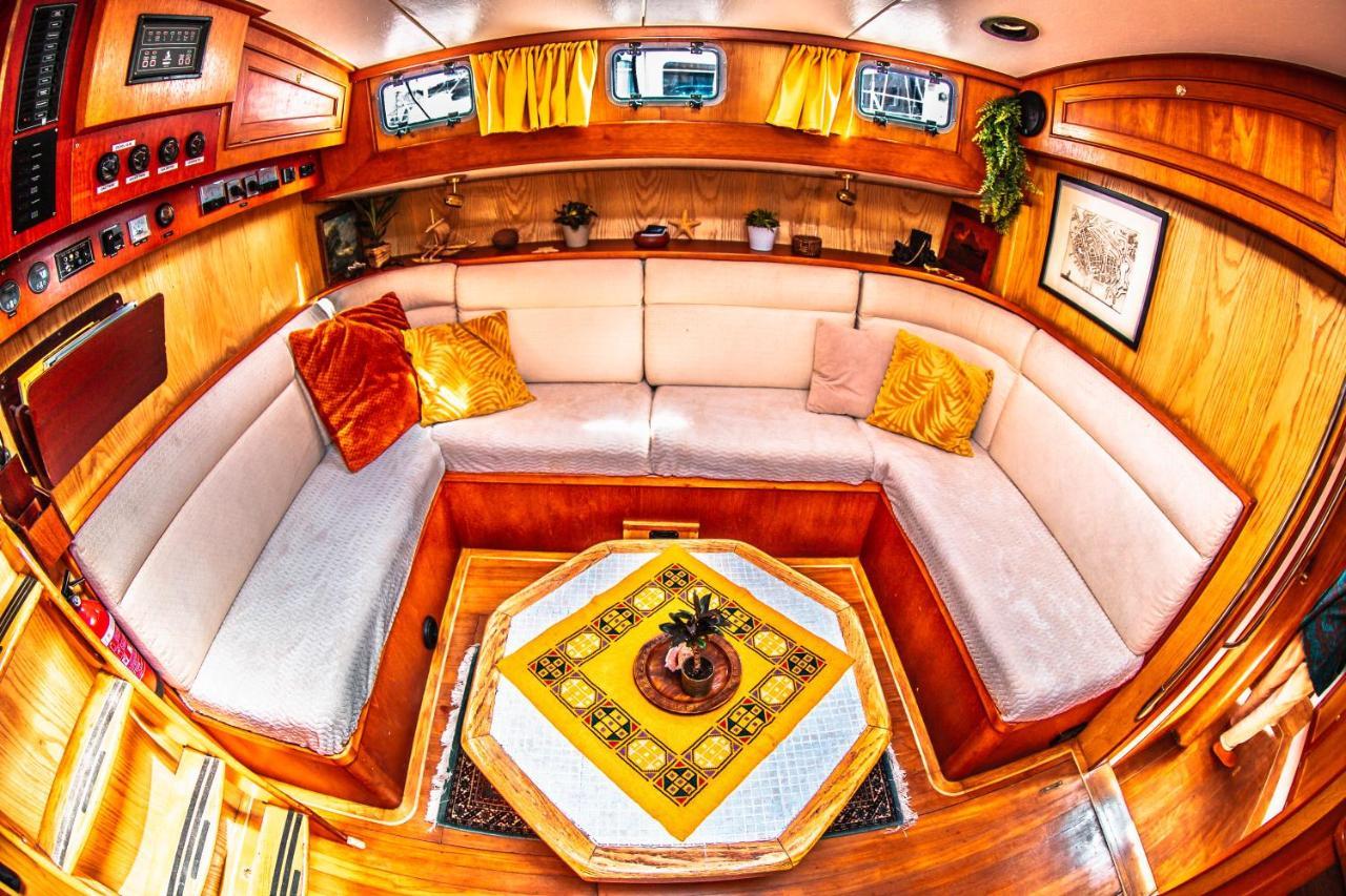 Отель Zeilschip Lucia Флиссинген Экстерьер фото
