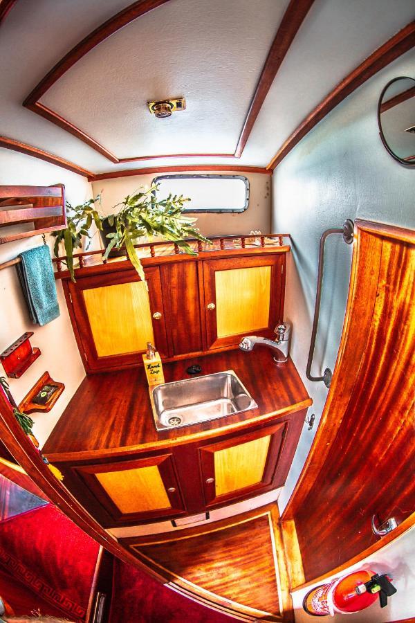 Отель Zeilschip Lucia Флиссинген Экстерьер фото