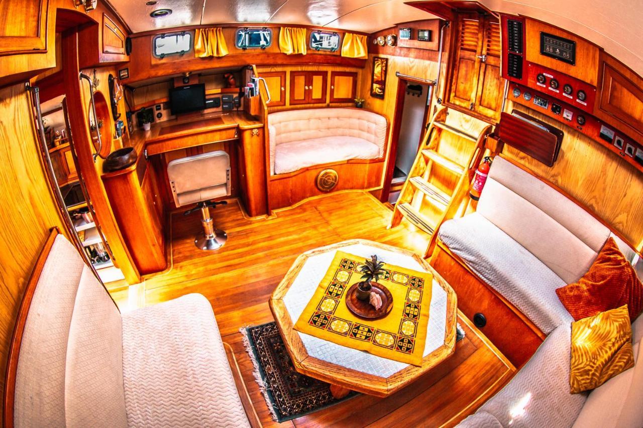 Отель Zeilschip Lucia Флиссинген Экстерьер фото